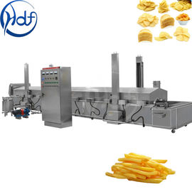 El fabricante de chips comercial automático de la patata, papases fritas de la sartén salta la cadena de producción
