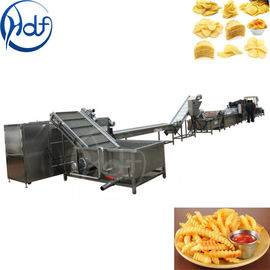 Patatas fritas congeladas de los snacks que hacen la máquina multifuncional